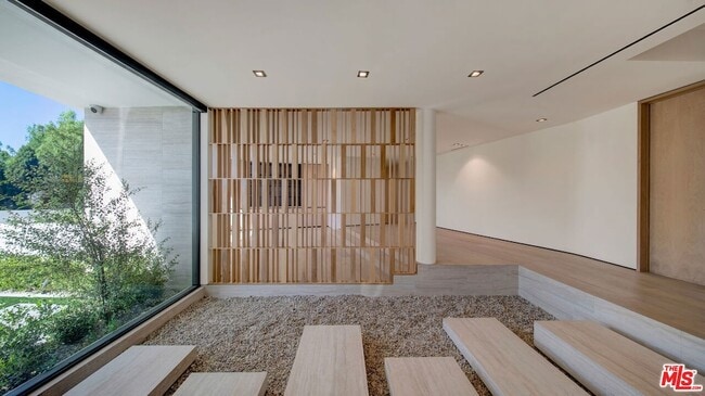 Building Photo - 8765 Hollywood Blvd