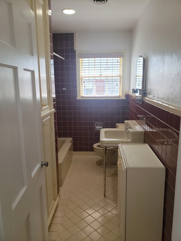 Building Photo - 2410 Clarinda Ave