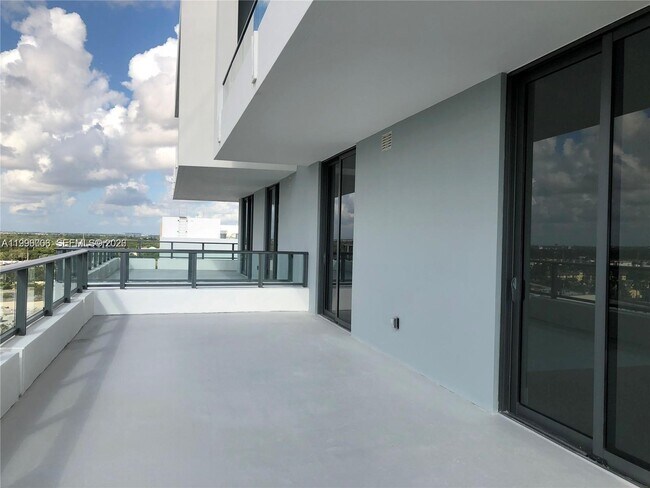 Building Photo - 2960 NE 207th St