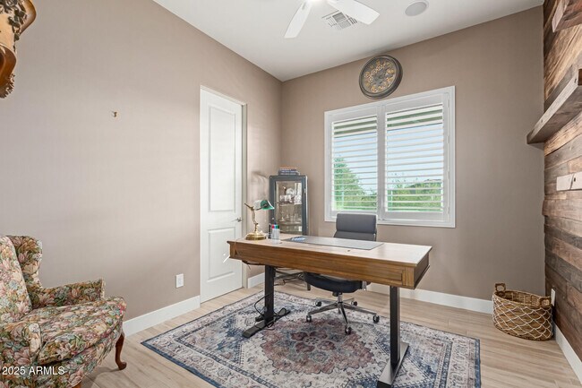 Building Photo - 17316 E Quail Track Rd