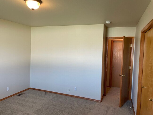 Building Photo - Beautiful 3 bed/2 bath rancher style home in Post Falls Idaho! Apply today!
