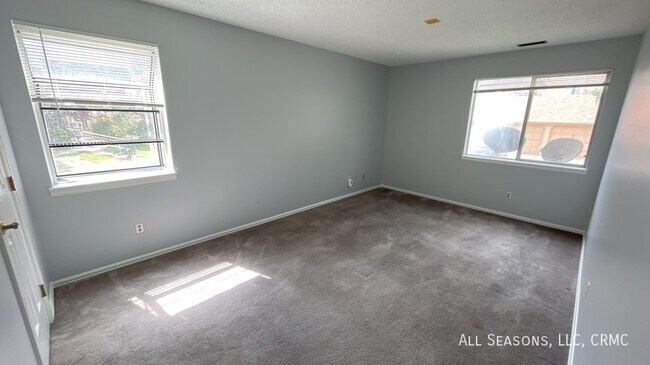 Building Photo - 914 Tenderfoot Hill Rd