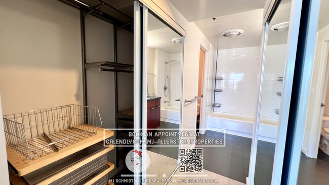 Building Photo - Contemporary condo on the 10th floor inclu...