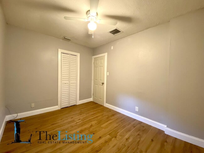 Building Photo - 10011 N Jasmine Ave