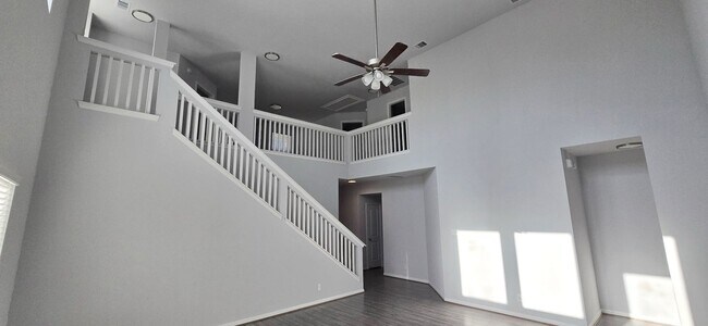 Building Photo - 10050 Pine Valley Ct