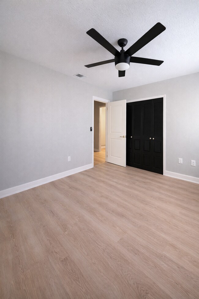 Building Photo - 8127 Chesebro Ave