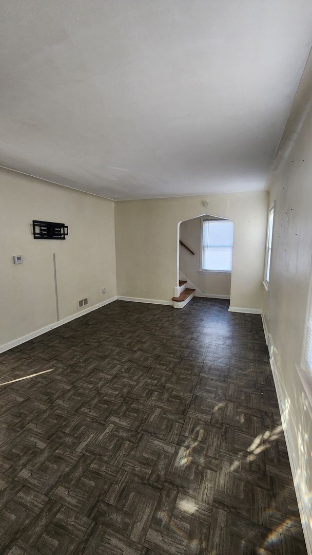 Building Photo - 3 bed 1 bath