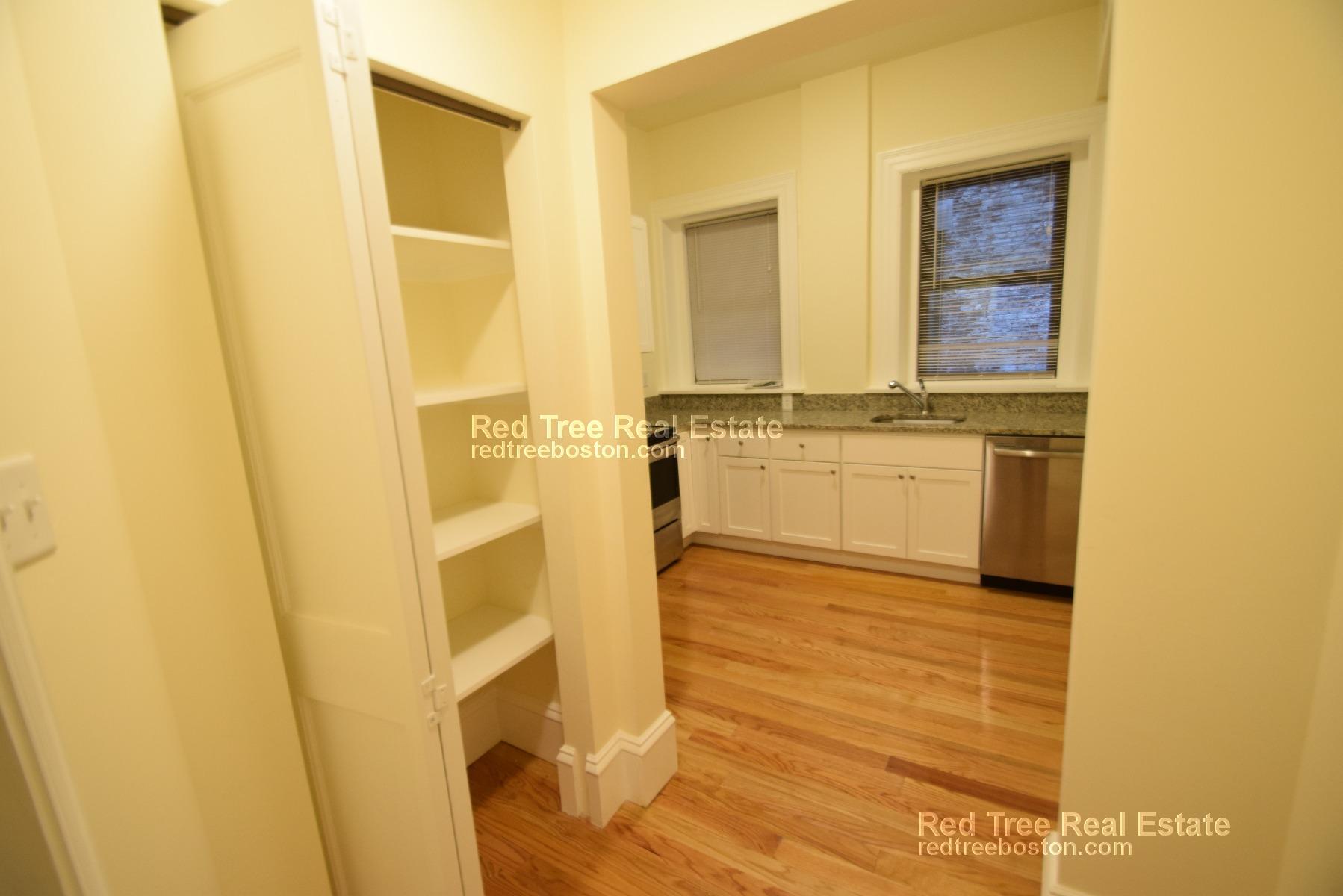Building Photo - 1463 Beacon St