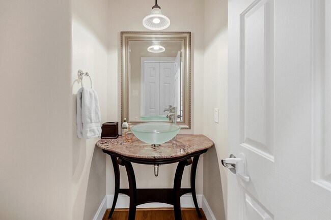 Building Photo - 2414 Dorrington St