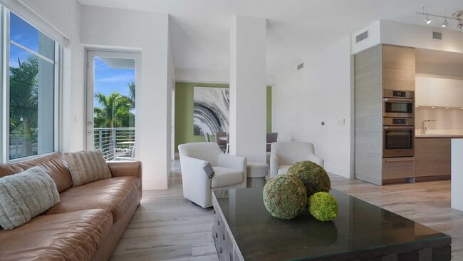 Building Photo - 155 E Boca Raton Rd