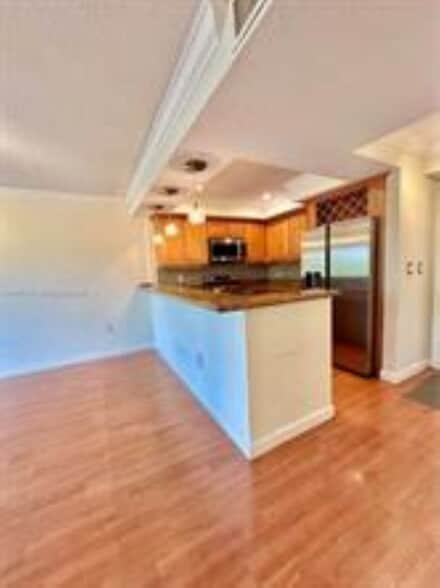 Building Photo - 151 NE 16th Ave