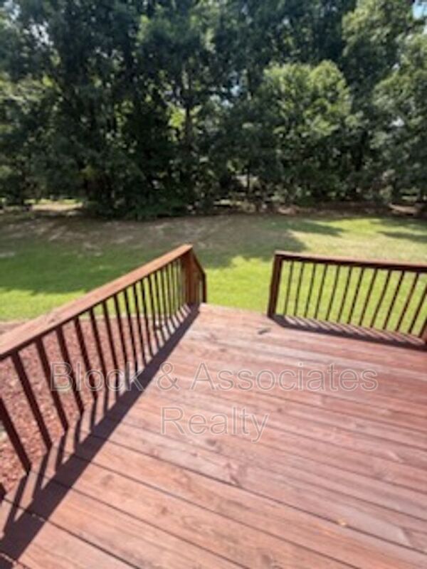 Building Photo - 1716 Sunny Ln