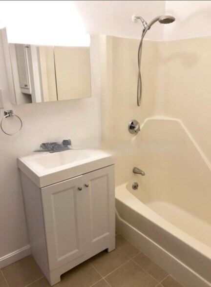 Building Photo - 70 5th St