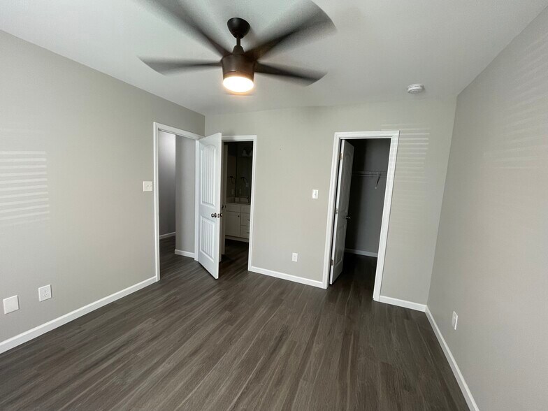 Building Photo - 5918 Knox Hill Way