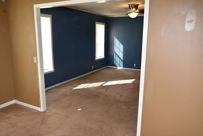 Building Photo - 16801 Cornfield Dr