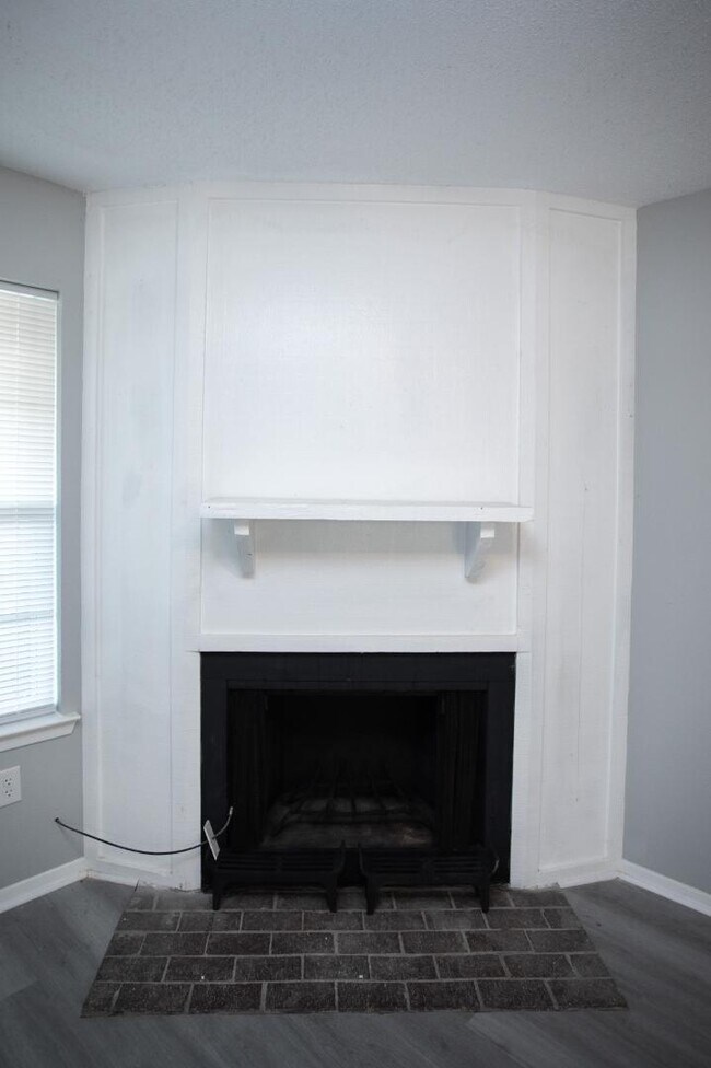 Building Photo - 103 Limoges St