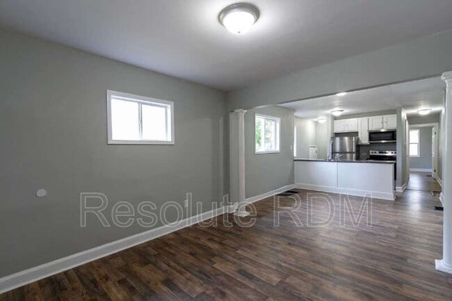Building Photo - 419 N Beville Ave