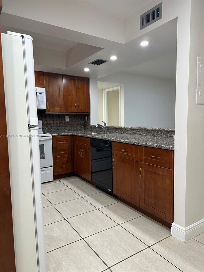 Building Photo - 9010 SW 125th Ave