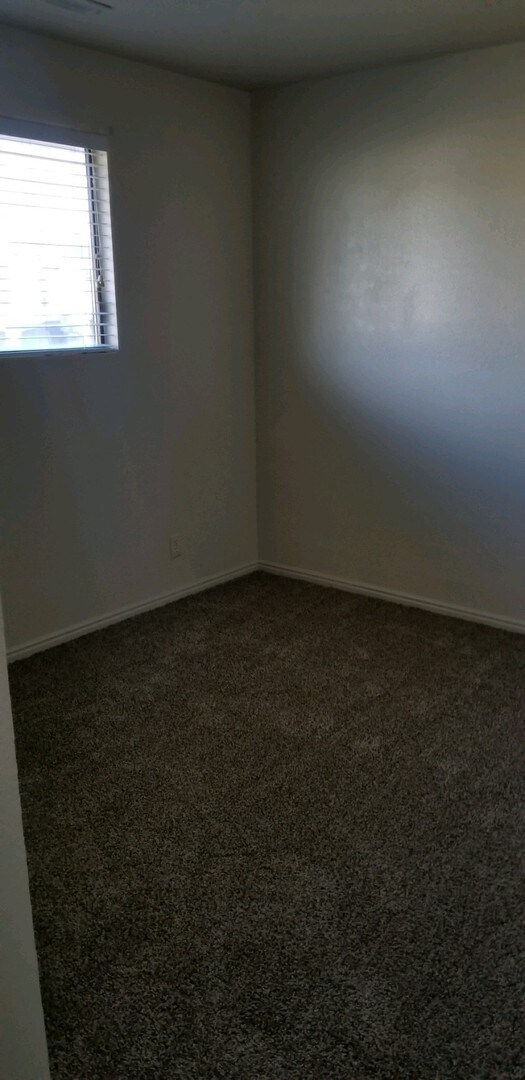 Building Photo - Downtown Town Home