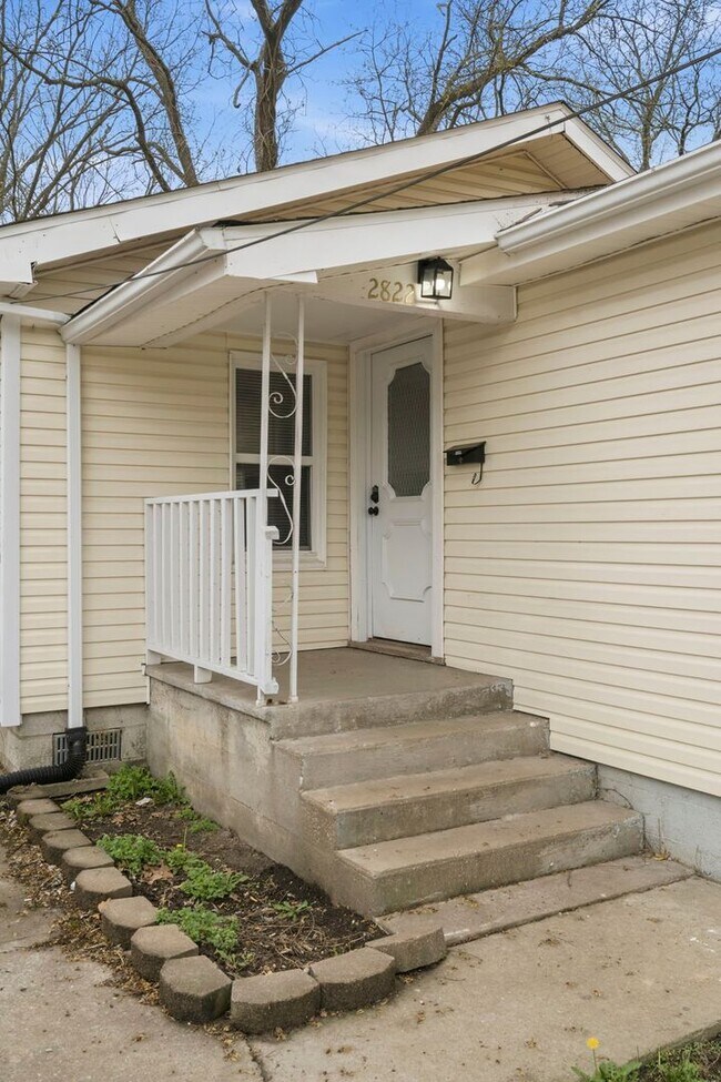 Building Photo - Move-In Ready 3 Bed with Modern Updates & Detached Garage