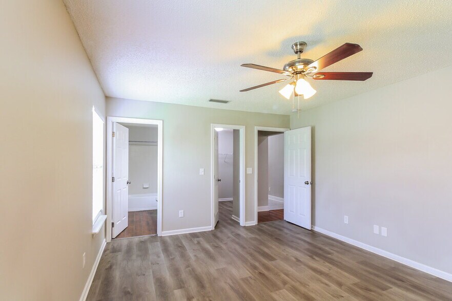 Building Photo - 717 S Lake Cunningham Ave