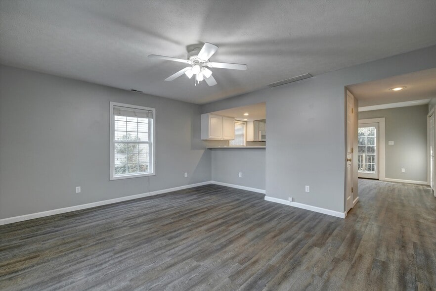 Building Photo - 3499 S Oaklawn Cir