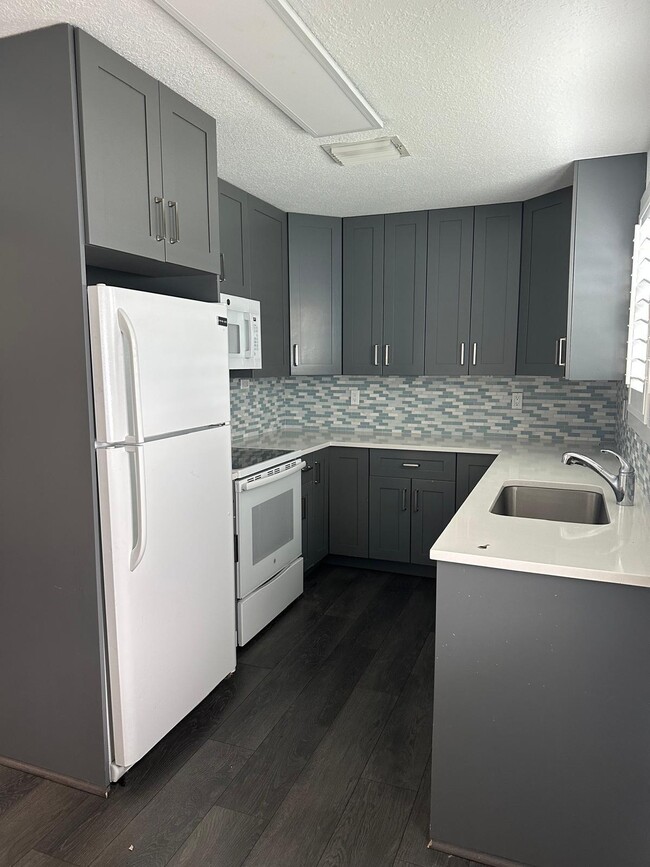 Building Photo - 2940 Cherokee Rd