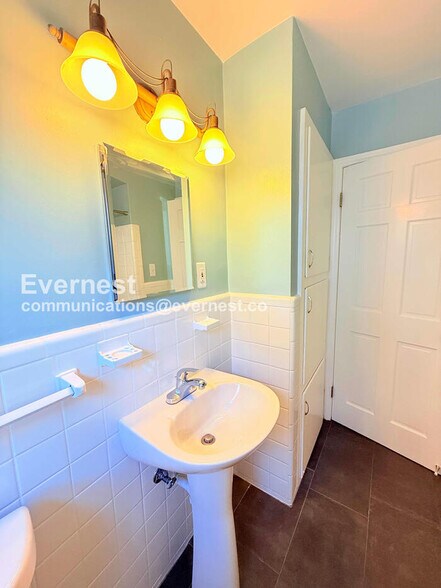 Building Photo - 605 N Dorchester Ave