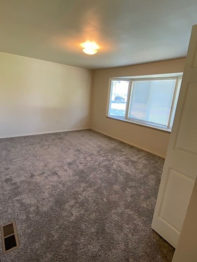 Building Photo - Non-Refundable & Security Deposit Total: $...