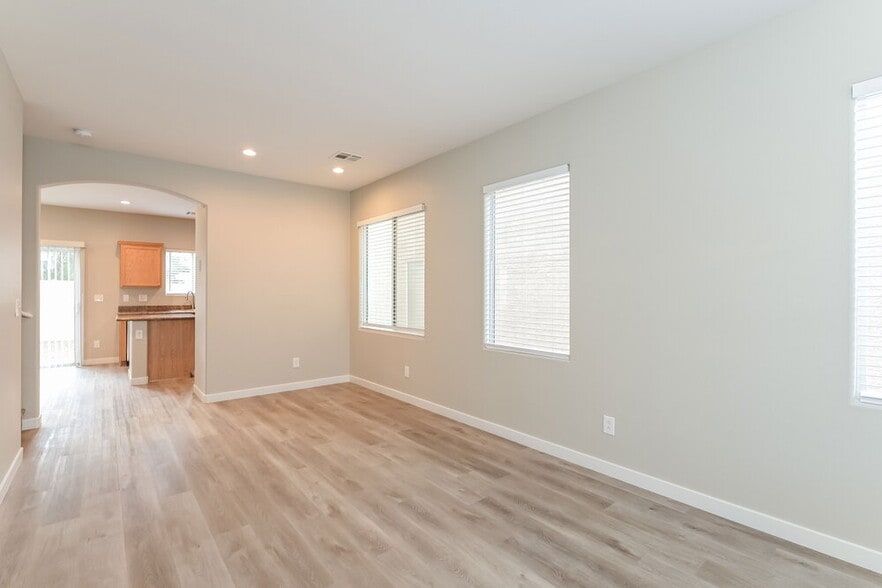 Building Photo - 10931 Colour Magic St