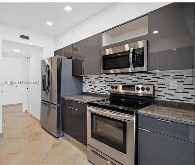 Building Photo - 19355 Turnberry Way