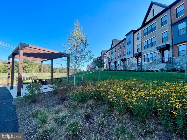 Building Photo - 4945 Purdy Aly