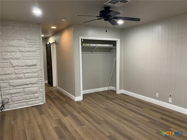 Building Photo - 1902 State Hwy 95