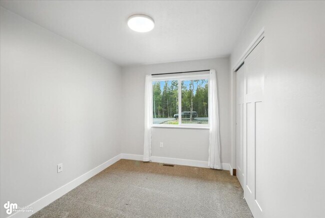 Building Photo - New & Upgraded 4BD Home!