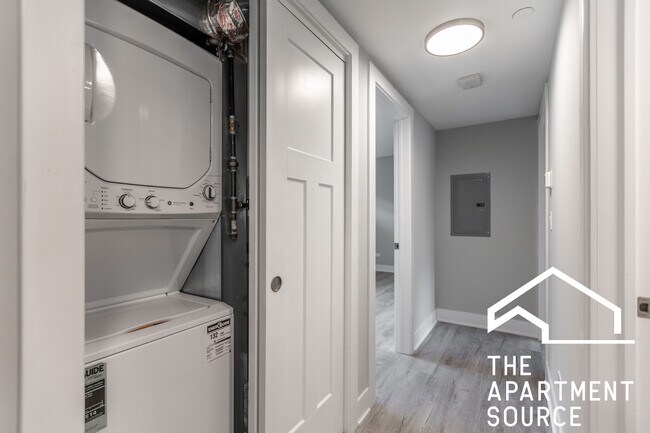 Building Photo - 1137 Oak Ave