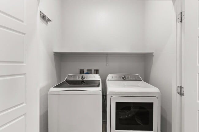 Building Photo - Beautiful 2 Story TownHome in Inspirada