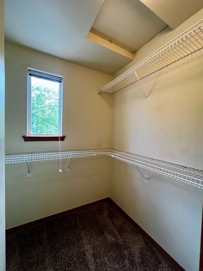 Building Photo - pl102