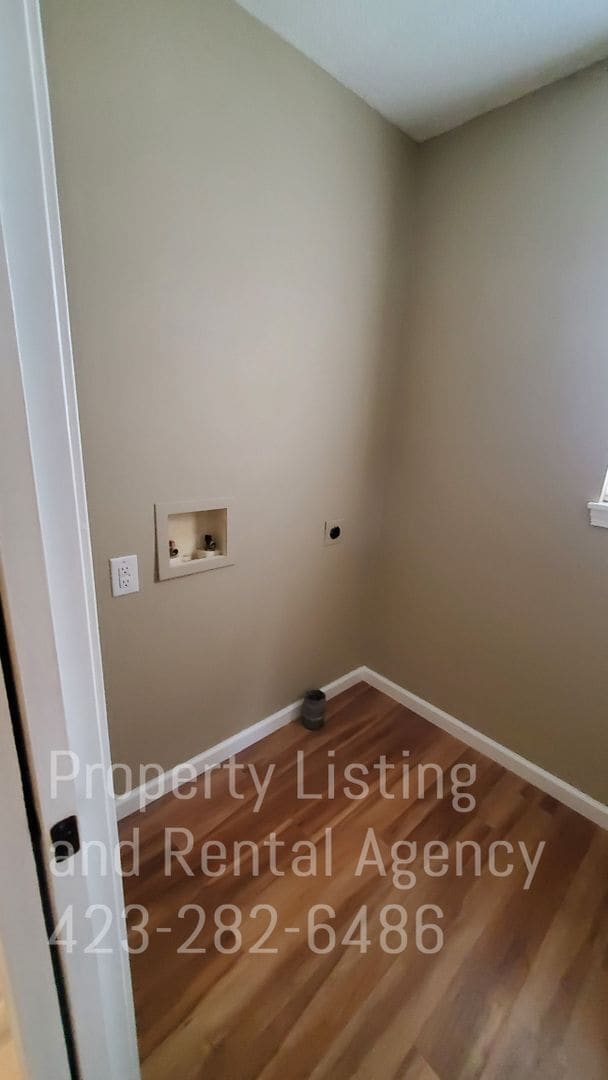 Building Photo - 3 Bedroom 1.5 Baths Townhouse Johnson City,TN