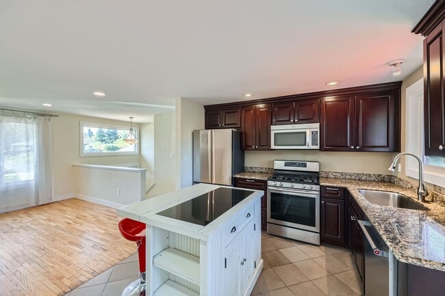 Building Photo - Excellent 4Bed/2Bath Home in Kirkland!