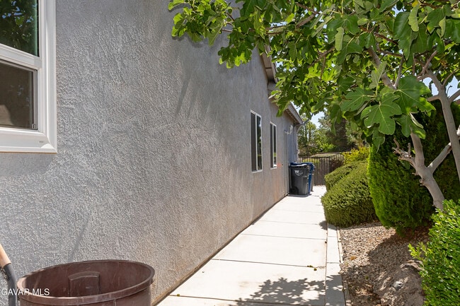 Building Photo - 43963 Glenraven Rd
