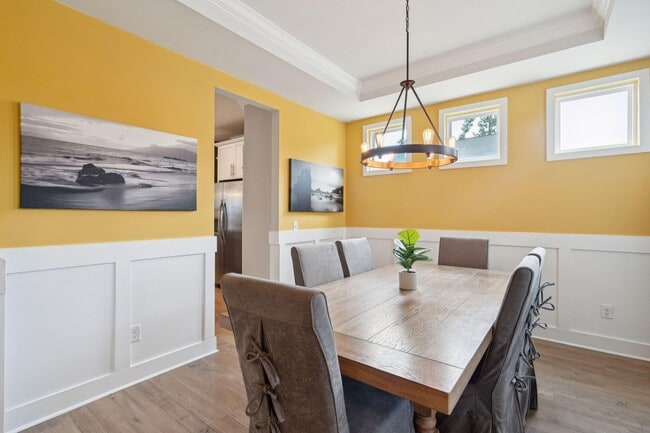Building Photo - Impressive home in Oakfield loaded with up...
