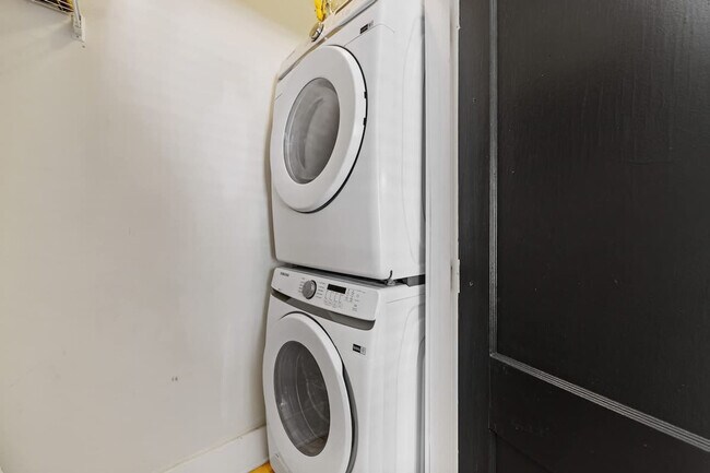 Building Photo - 2101 Kirkwood Ave