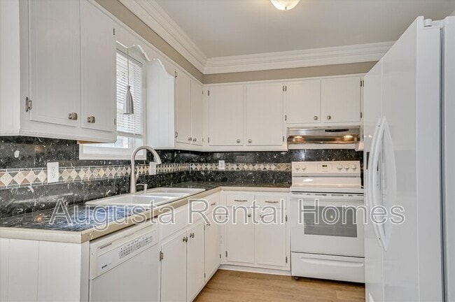 Building Photo - 238 Cavalier Dr