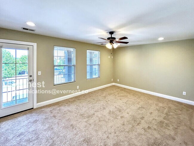 Building Photo - Spacious 3-Bedroom Home with Modern Comfor...