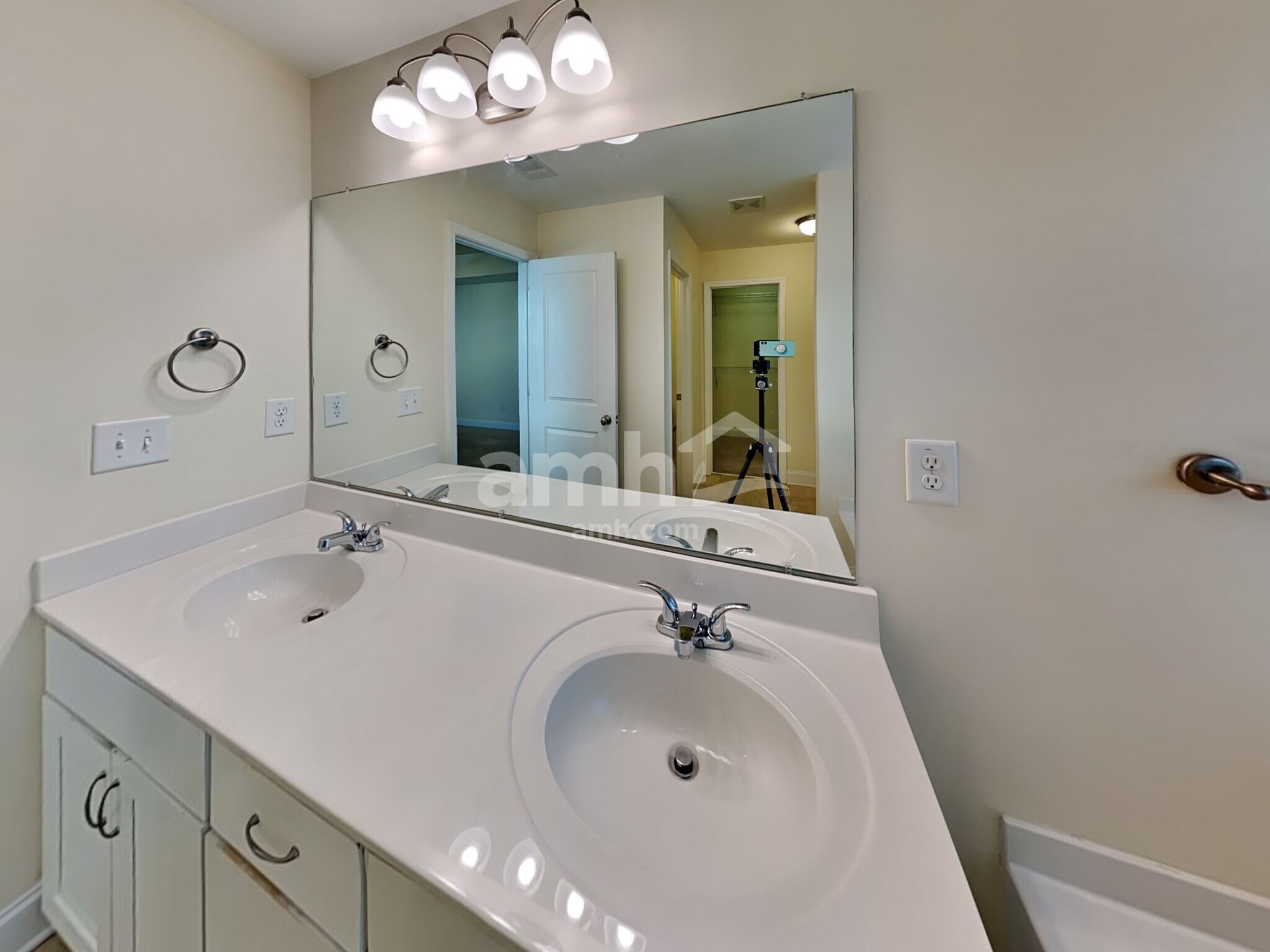 Building Photo - 2474 Beal St