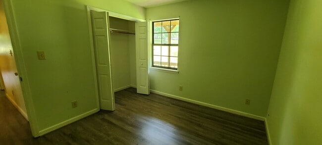 Building Photo - Corner Lot 3BR 1.5BA Home in Forest