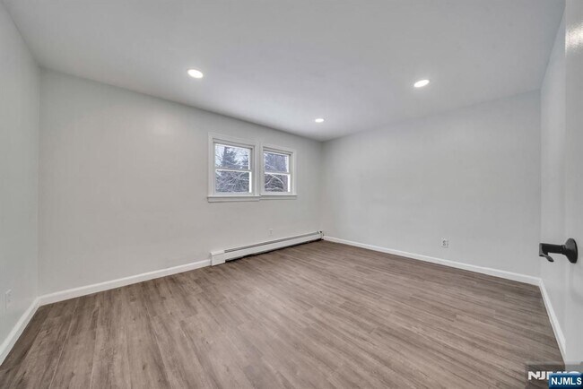 Building Photo - 231 Hudson Ave