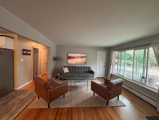 Building Photo - 719 E Madison St