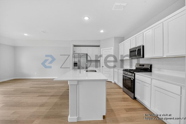 Building Photo - 1010 Rosemary Hl Dr