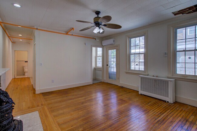 Building Photo - 513 Locust St